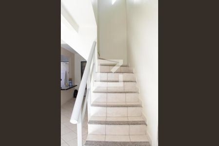 Escada para a parte Superior de casa de condomínio à venda com 3 quartos, 184m² em Vila Monticelli, Goiânia