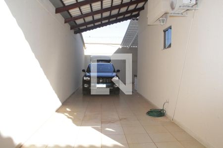 Garagem de casa de condomínio à venda com 3 quartos, 184m² em Vila Monticelli, Goiânia