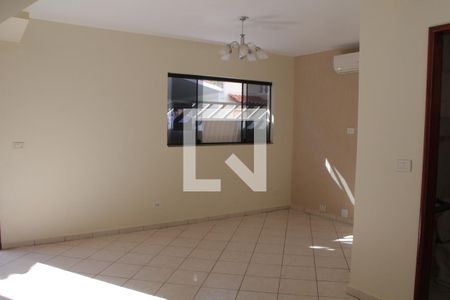 Sala de casa de condomínio à venda com 3 quartos, 184m² em Vila Monticelli, Goiânia