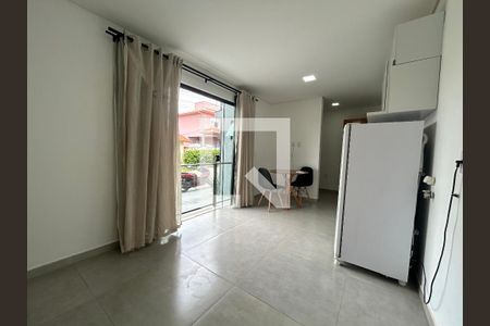 Sala/Cozinha de apartamento para alugar com 1 quarto, 30m² em Rio Tavares, Florianópolis