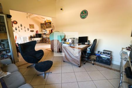 Sala de TV de casa à venda com 3 quartos, 308m² em Partenon, Porto Alegre