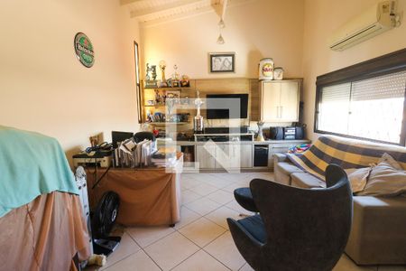 Sala de TV de casa à venda com 3 quartos, 308m² em Partenon, Porto Alegre