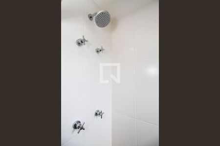 Banheiro de kitnet/studio para alugar com 1 quarto, 25m² em Sumarezinho, São Paulo