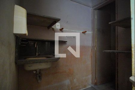 Pátio  de casa à venda com 3 quartos, 300m² em Humaitá, Porto Alegre