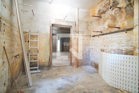 Pátio  de casa à venda com 3 quartos, 300m² em Humaitá, Porto Alegre