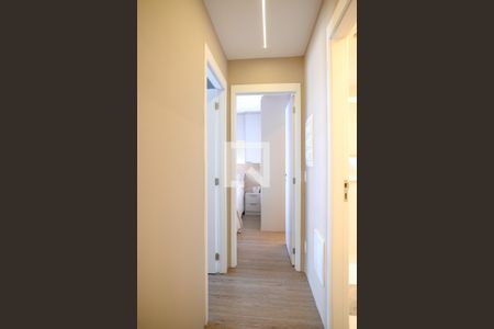 Corredor de apartamento à venda com 2 quartos, 56m² em Vila Nair, São Paulo