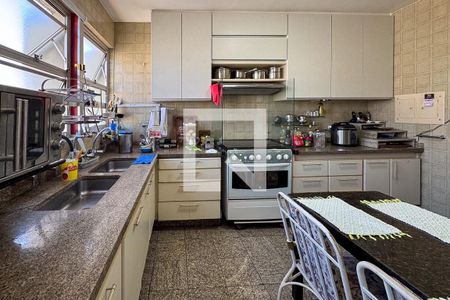 Cozinha de apartamento à venda com 4 quartos, 200m² em Funcionários, Belo Horizonte