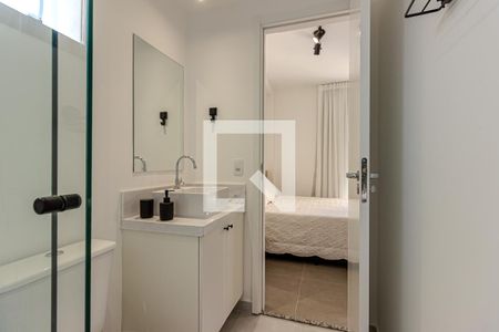 Banheiro de kitnet/studio para alugar com 1 quarto, 26m² em Santo Amaro, São Paulo