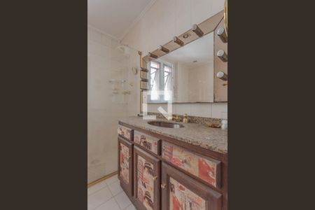 Banheiro de apartamento à venda com 3 quartos, 107m² em Vila Ipiranga, Porto Alegre