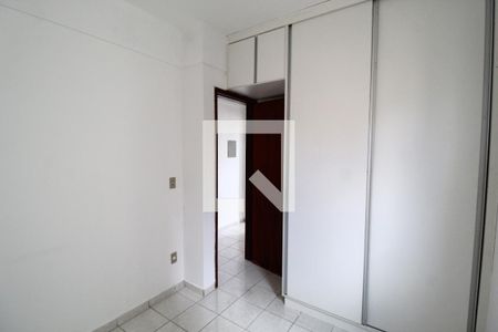 Quarto 2 de apartamento para alugar com 2 quartos, 50m² em Santa Mônica, Uberlândia