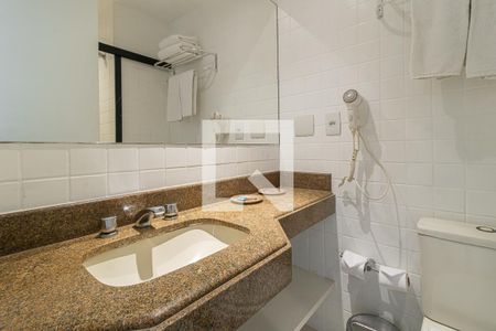 Banheiro de apartamento para alugar com 1 quarto, 36m² em Itaim Bibi, São Paulo