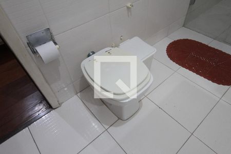Casa à venda com 551m², 5 quartos e 6 vagasBanheiro da Suite 1