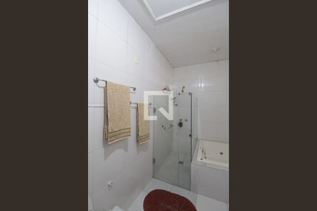 Casa à venda com 551m², 5 quartos e 6 vagasBanheiro da Suite 1