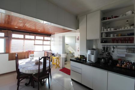 Casa à venda com 551m², 5 quartos e 6 vagasCozinha