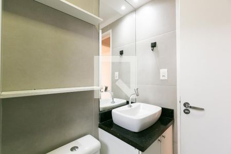 Detalhe do banheiro de apartamento para alugar com 2 quartos, 52m² em Vila Santana, São Paulo