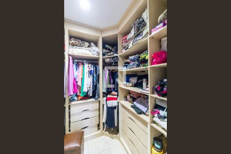 Closet da suíte 2 de casa à venda com 3 quartos, 300m² em Vila Campanela, São Paulo
