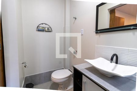 Banheiro de apartamento à venda com 1 quarto, 36m² em Azenha, Porto Alegre