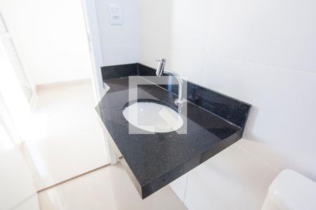 Banheiro da Suite de apartamento para alugar com 2 quartos, 54m² em Nova Uberlândia, Uberlândia