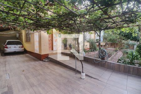 Pátio de casa à venda com 3 quartos, 150m² em São Sebastião, Porto Alegre