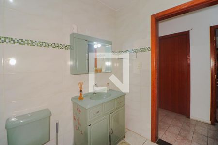 Banheiro de casa à venda com 3 quartos, 150m² em São Sebastião, Porto Alegre