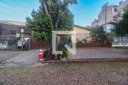 Fachada de casa à venda com 3 quartos, 150m² em São Sebastião, Porto Alegre