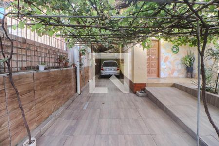 Pátio de casa à venda com 3 quartos, 150m² em São Sebastião, Porto Alegre
