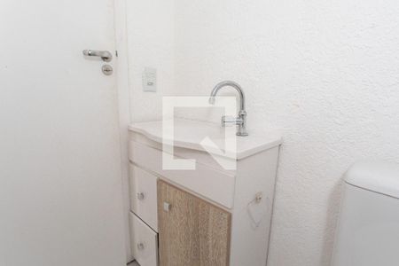 Banheiro de apartamento à venda com 2 quartos, 46m² em Jardim Dona Leopoldina, Porto Alegre