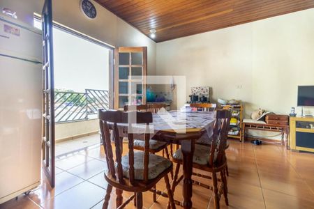 Casa à venda com 3 quartos, 318m² em Vila Vitória, Santo André
