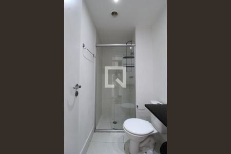 Banheiro de kitnet/studio para alugar com 1 quarto, 31m² em Indianópolis, São Paulo