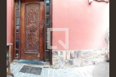 Casa à venda com 3 quartos, 370m² em Matapaca, Niterói