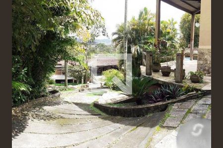 Casa à venda com 3 quartos, 370m² em Matapaca, Niterói