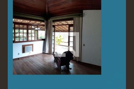 Casa à venda com 3 quartos, 370m² em Matapaca, Niterói