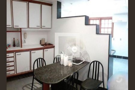 Casa à venda com 3 quartos, 370m² em Matapaca, Niterói