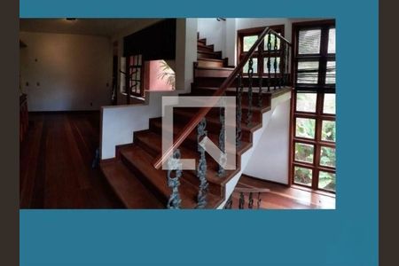Casa à venda com 3 quartos, 370m² em Matapaca, Niterói