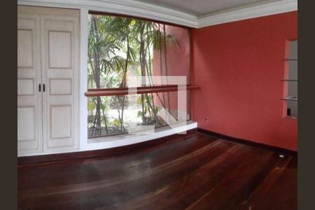 Casa à venda com 3 quartos, 370m² em Matapaca, Niterói