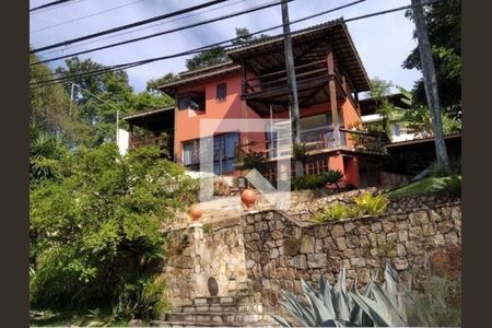 Casa à venda com 3 quartos, 370m² em Matapaca, Niterói