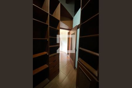 Closet da suíte 1 de casa à venda com 5 quartos, 340m² em Vila Galvão, Guarulhos