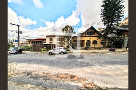 Fachada de casa à venda com 4 quartos, 403m² em Cidade Nova, Belo Horizonte