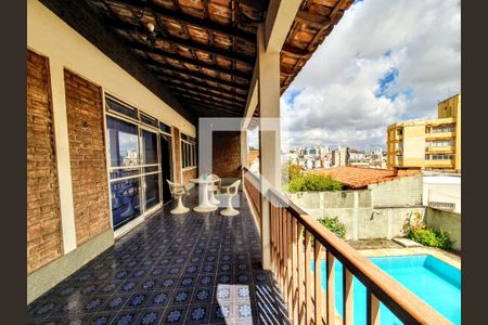 Sacada de casa à venda com 4 quartos, 403m² em Cidade Nova, Belo Horizonte
