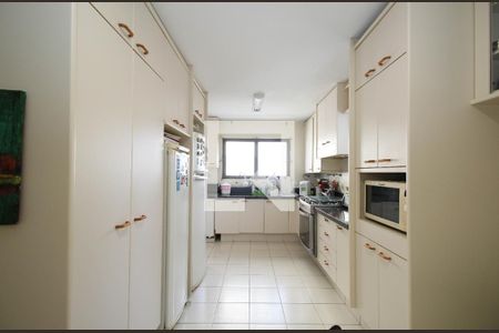 Cozinha de apartamento à venda com 3 quartos, 179m² em Vila Suzana, São Paulo