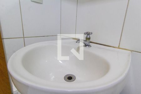 Banheiro de casa de condomínio para alugar com 2 quartos, 55m² em Olaria, Canoas