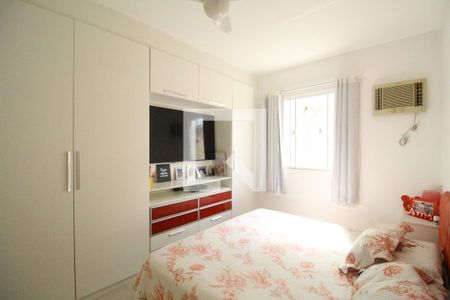 Suíte de casa de condomínio à venda com 4 quartos, 200m² em Taquara, Rio de Janeiro
