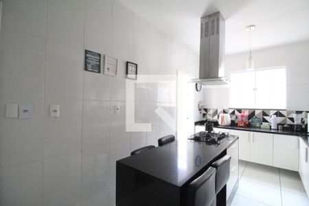 Cozinha de casa de condomínio à venda com 4 quartos, 200m² em Taquara, Rio de Janeiro