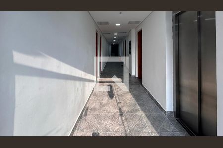 Hall de elevadores de kitnet/studio para alugar com 1 quarto, 19m² em Vila Castelo, São Paulo
