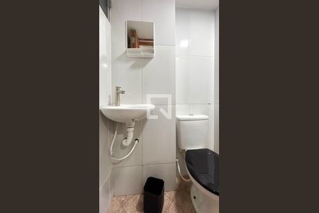 Banheiro de kitnet/studio para alugar com 1 quarto, 19m² em Vila Castelo, São Paulo