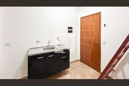 Cozinha de kitnet/studio para alugar com 1 quarto, 19m² em Vila Castelo, São Paulo