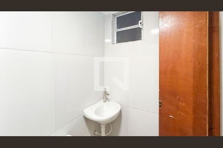 Banheiro de kitnet/studio para alugar com 1 quarto, 19m² em Vila Castelo, São Paulo