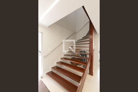 Escada de casa à venda com 2 quartos, 589m² em Céu Azul, Belo Horizonte