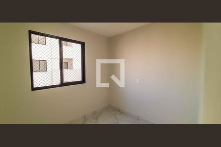 Quarto de apartamento para alugar com 2 quartos, 43m² em Metalúrgicos, Osasco