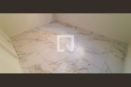 Quarto de apartamento para alugar com 2 quartos, 43m² em Metalúrgicos, Osasco